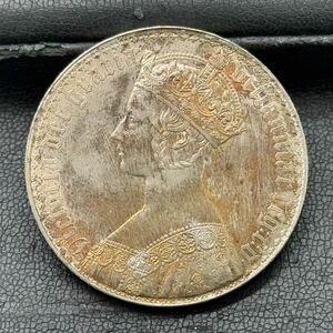 325-1　1847年　イギリスヴィクトリア女王　ゴチッククラウン銀貨　総重量約28.15g　直径約39.12mm