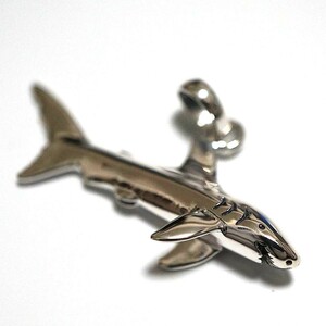 サメ 銀 首飾 ペンダント シルバー925 鮫 鮫肌 鰭 海洋生物 捕食者 大型魚人気 d0710