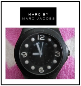 ◆MARC BY MARC JACOBS　マークジェイコブス◆粋な艶消し黒ベルト腕時計◆２万４千円の品◆電池交換済み