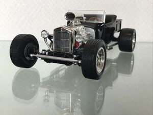 送料無料　1/18 フォード　ホットロッド　ミニカー　クラシックカー　アーテル ERTL FORD MOTOR COMPANY HOT ROD CLASSIC CAR