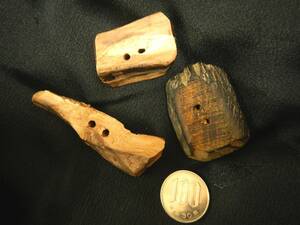 ＜銀の斧＞木！のボタン・3個・木製釦・大き目・アクセント・自然木・ぼたん
