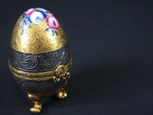 西洋美術/リモージュボックス/金銀彩花絵/エッグ型/嗅ぎたばこ入れ/ピルケース/小物入れ/ハンドペイント/置物/オブジェ/フランス/美術品