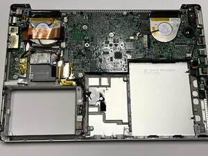 下部ケースとCPU基板 (PowerBook G4 15インチから取り外した部品)