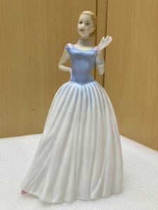 YK4680 ロイヤルドルトン Royal Doulton Classics Happy birthday フィギュリン 陶器人形 置物 英国 イギリス ドレス 西洋美術