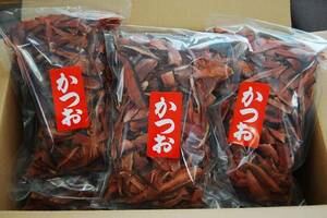 沖縄でも送料無料、焼津産 鰹厚削り節500ｇ12袋セット。