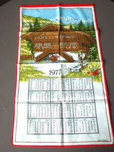 スイス製 1977年製 ヴィンテージ カレンダー付 キッチンクロス ティータオル、タペストリー (スイスシャレー、山小屋、Fisba Stoffels)