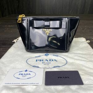 e3159 PRADA プラダ ポーチ 黒 小物 エナメルレザー リボン レディース ギャランティーカード付 縦：11.5cm、横：20.5cm、厚み：9.5cm