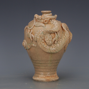 南北朝時代　越窯　青釉　浮き彫り　龍紋磁梅瓶