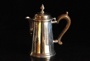 アンティーク　１９３８年 純銀製 スタイリッシュなコーヒーorティーポット(n-2) 【郵パック発送　送料無料】