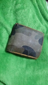 A BATHING APE 製　デザイン財布