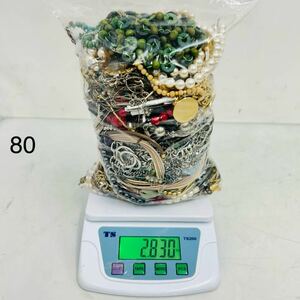 4SC185 1円～ アクセサリー まとめ 大量 約 2.8kg ブローチ ブレスレット 他 カメオ 金メッキ 他 装飾品 中古 現状品