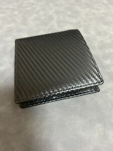 【新作品】カーボンレザー財布 二つ折り 財布メンズ 大容量 カードたくさん入る 2つ折り ボックス型小銭入れ コンパクト 黒 