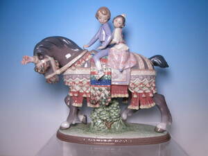 ☆リヤドロ LLADRO 『サンホセの祭り』フィギュリン 陶器人形　少年少女の行進 置物 ケース無し 正規品