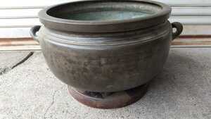 旧家買い取り品 火鉢 銅製 真鍮 でかい 直径72cm高さ37cm 古い 中国? 