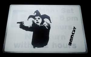 Banksy(バンクシー)のロードサイン、ホワイトキャンバス『Insane Clown』道路標識。英国プライベートコレクター所蔵■Weston-super-mare