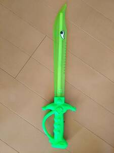 光る剣のおもちゃ/グリーン/電池あり/光りの種類は3段階です。/送料220円(最安値)