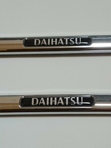 DAIHATSU シルバーメッキ ナンバーフレーム 2枚セット磨き済み タント、ムーヴ、ミラなどなどダイハツ車に