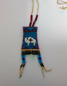 プレーンズインディアン ビーズワーク　クロウ族のビーズポーチ　ネイティブアメリカン　工芸品　インディアンジュエリー