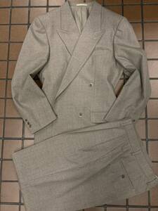 《新品》生地厚 ダブル4ッ釦1ッ掛スーツ サイズL(YA6相当) 総裏 ノーベント 袖釦3個 日本製　バフ色 毛100% セットアップスーツ VINO UOMO