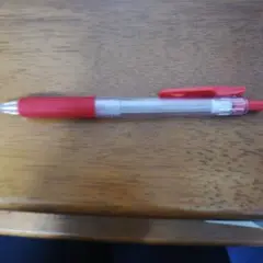 使い終わった赤ペンです