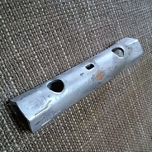 整備用工具　車載工具 プラグレンチ plug wrench メーカー不明　サイズ16.5-17mm. 全長107.7mm. 点火プラグ用 