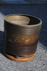 真鍮製　ブロンズ　彫金飾り　火鉢　一対　高245　直径240ミリ