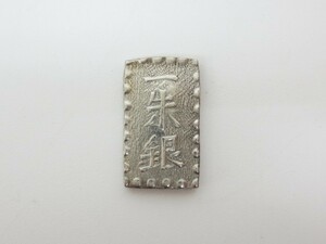 【5-112】 一朱銀 日本古銭 銀貨 1.8ｇ 真贋不明