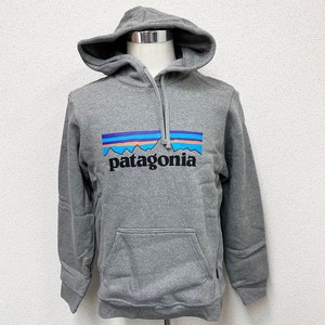 新品 PATAGONIA パタゴニア P-6 ロゴ アップライザル フーディー グレー Sサイズ