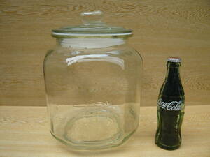 ガラス瓶　B　八角型ガラス瓶　淡い薄緑色　駄菓子屋さん　アルミ蓋　アンティーク