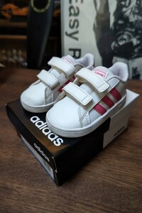 ベビーシューズ【アディダス adidas 女児ベビーシューズ】新品購入後 何回か使用 