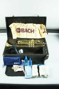  Bach　トランペット　E67937　Bachハードケース付き　付属品多数有り