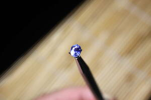 ＜オール４、そんな感じのルースです・・・・＞　天然ブルーサファイア　２．１６ｃｔ　＊およそ「７．５ｘ６。０ｘ５．５ｍｍ」です。