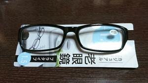 ♪新品 老眼鏡 ＋１．５ プラタイプ 小さな文字 新聞 マンガ 週刊誌 地図 読書