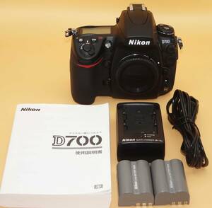 美品　ニコン　D700　シャッター回数：1880　純正バッテリー2個　純正ストラップ