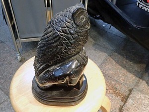 【天然石】梟(フクロウ)＿スモーキークオーツ(金運、幸福、魔除け)、5,052g_台座込(5,052g)