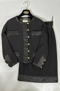 美品・シャネル CHANEL スーツ　サイズ36 　made in france 　シャネル帝国ホテル購入　黒　パール・ゴールドボタン