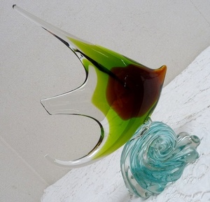 (☆BM)マルティグラス/エンゼルフィッシュ ガラス 高さ33.5㎝/2kg 置物 オブジェ 魚 熱帯魚 工芸ガラス エイ レトロ