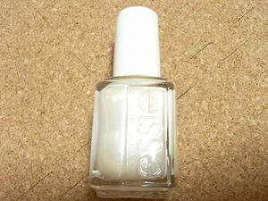 送料無料●在庫僅か ●激レア 廃盤● 新品 ●essie●419　グラマー 　● フラワーパワー コレクション　　白 ホワイト　エッシー