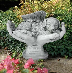 神の手で休む犬の記念碑 手の上で眠る犬の天使彫像 彫刻/ ドッグ・エンジェル エクステリア屋外 ペットメモリアル 犬のお墓 感謝（輸入品