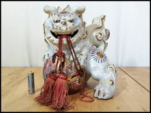 九谷焼 金彩 色絵 玉乗り 狛犬 白 獅子 置物 高さ約21cm 魔除け 縁起物 唐獅子 九谷 焼物 美術 コレクション 時代 骨董 飾り 希少 品