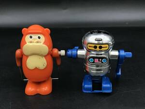 0229-03◆ゼンマイ おもちゃ 2点 TOMY トコトコ人形 ロボット ,旧バンダイ ゴリラ 縄跳び レトロ玩具 約5.5〜6cm