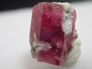 【宝石質】レッドベリル　ビクスバイト　赤いエメラルド　原石　標本