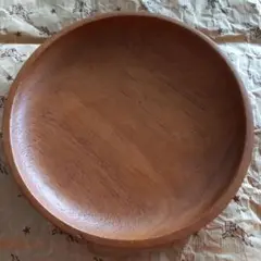 使用済み　安定していない木製の皿？