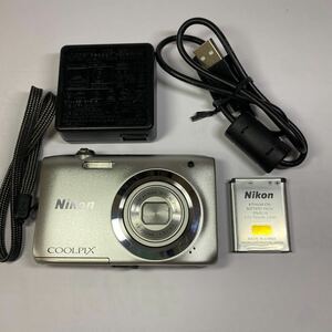 『美品』Nikon ニコン　COOLPIX A100 コンパクトデジタルカメラ シルバー デジカメ 充電器有り 動作確認済み