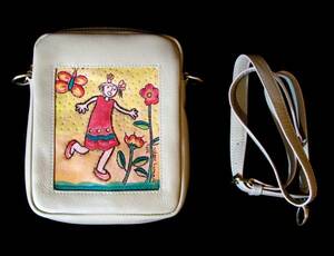 インドネシア・女性画家が細工を施した絵画風牛革製バッグ(ベージュ)