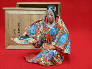 関谷充 木彫彩色 能人形 「熊野」 極彩色 共箱 高22cm 