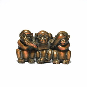根付 見ざる言わざる聞かざる 三猿 手に注目 柘植 木彫品 木製 彫刻品 サル na07-c2-26