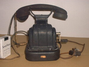 戦前物かな　古い電話機　磁石式、手回し　オブジェ　　レトロ　ヴィンテージ