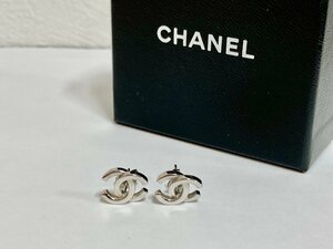 CHANEL 　シャネル　 ピアス 　ココマーク　 ピアス　シルバーカラー　アクセサリー　保存箱付き