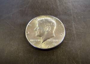 アメリカ銀貨　準未使用　1968年D刻印　ケネディ50セント銀貨　送料無料（12517）シルバー400　USA貨幣　ハーフダラー